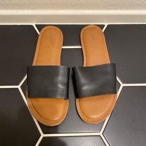 Universal Thread Slide Sandal